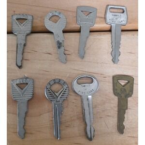 Lot of 8 Vintage Ford Car Keys  Metal Keys DIY Craft Lot